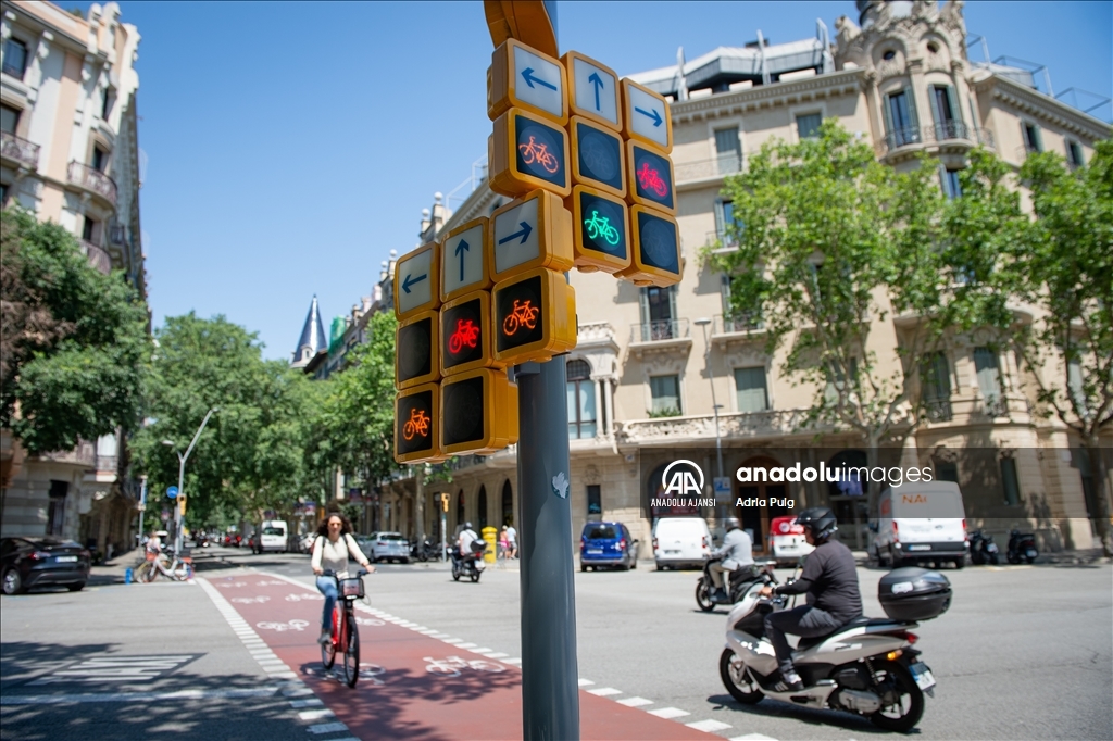 Barselona'daki bisiklet sürücüleri için yeni 'Tetris' trafik ışığı düzenlemesi