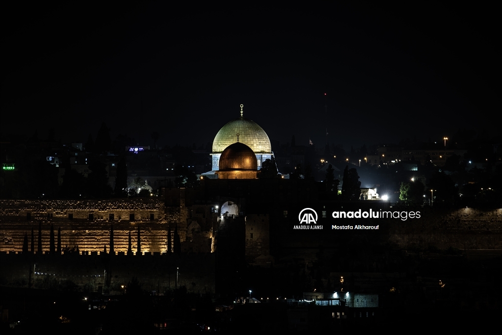 Mescid-i Aksa'daki Kubbet'üs-Sahra Camii