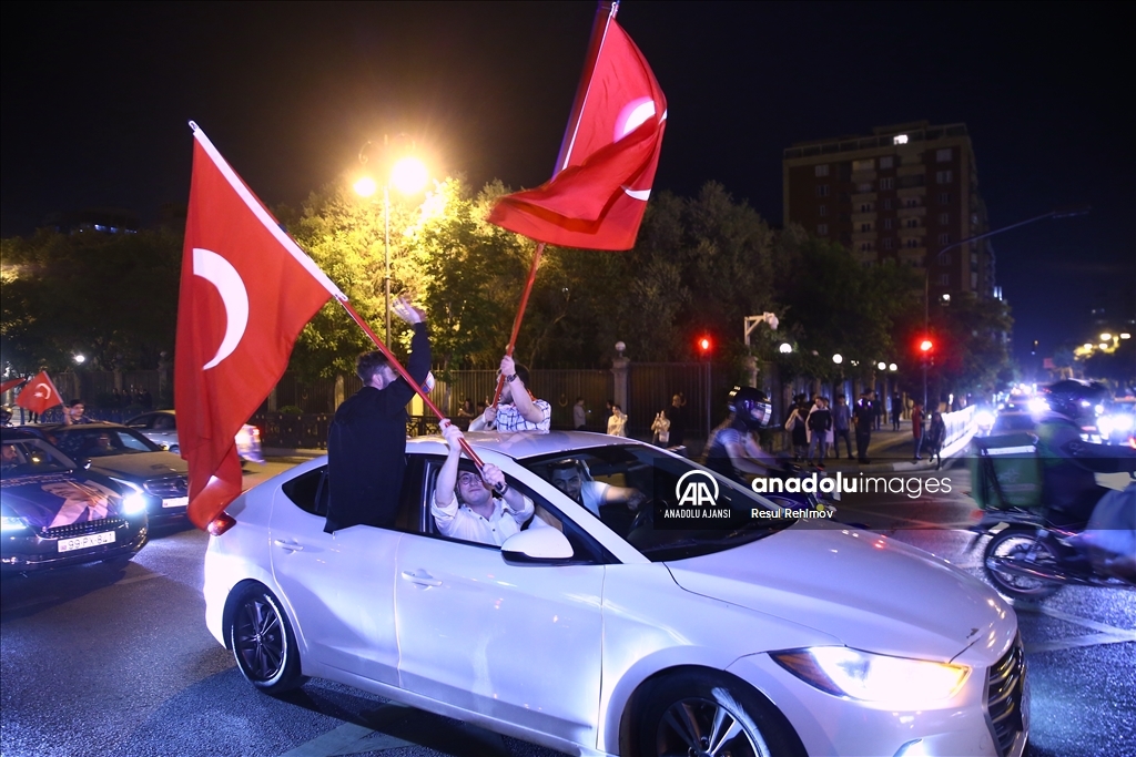 Cumhurbaşkanı Erdoğan'ın seçim başarısı Azerbaycan'da coşkuyla kutlandı 