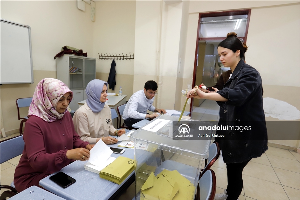 Türkiye, Cumhurbaşkanı Seçimi ikinci tur oylaması için sandık başında