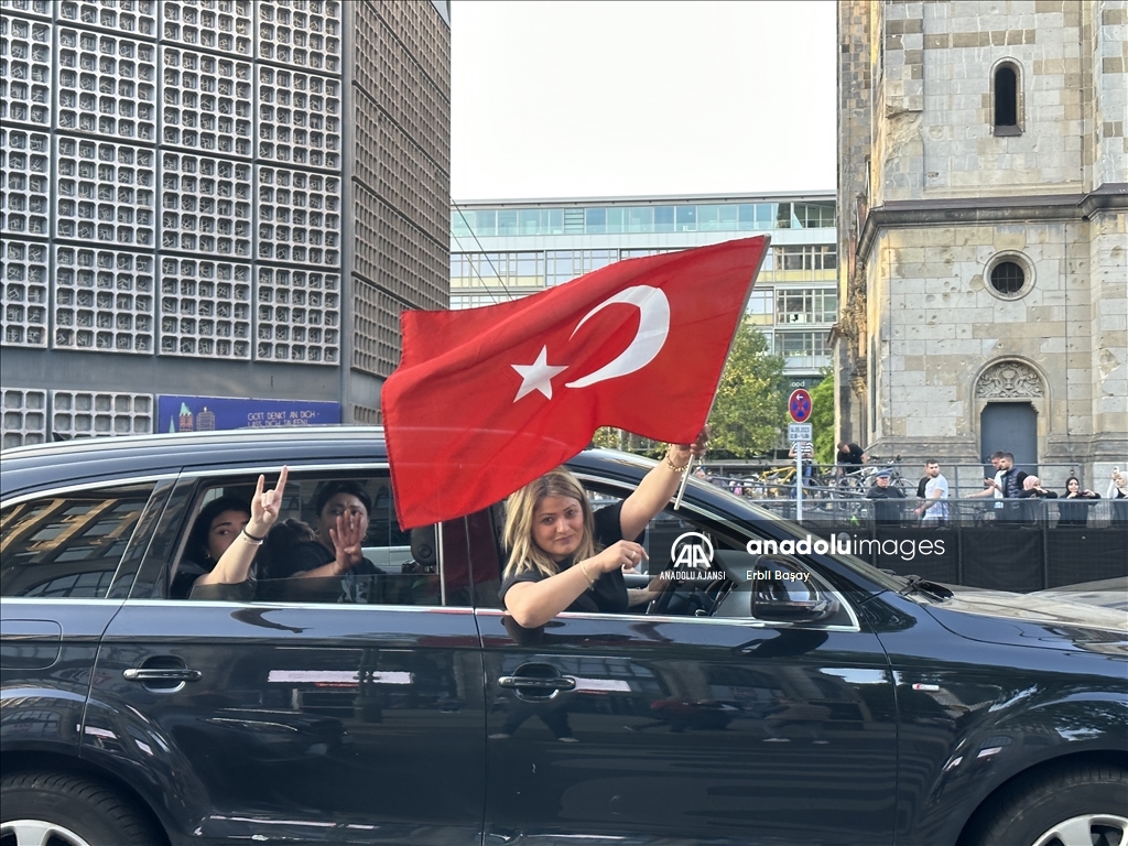 Cumhurbaşkanı Erdoğan'ın seçim başarısı Berlin'de kutlandı