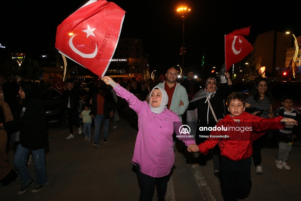 Cumhurbaşkanı Erdoğan'ın seçim başarısı kutlanıyor