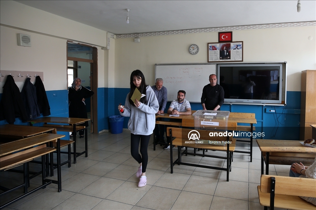 Türkiye, Cumhurbaşkanı Seçimi ikinci tur oylaması için sandık başında