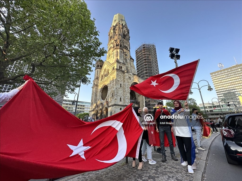 Cumhurbaşkanı Erdoğan'ın seçim başarısı Berlin'de kutlandı