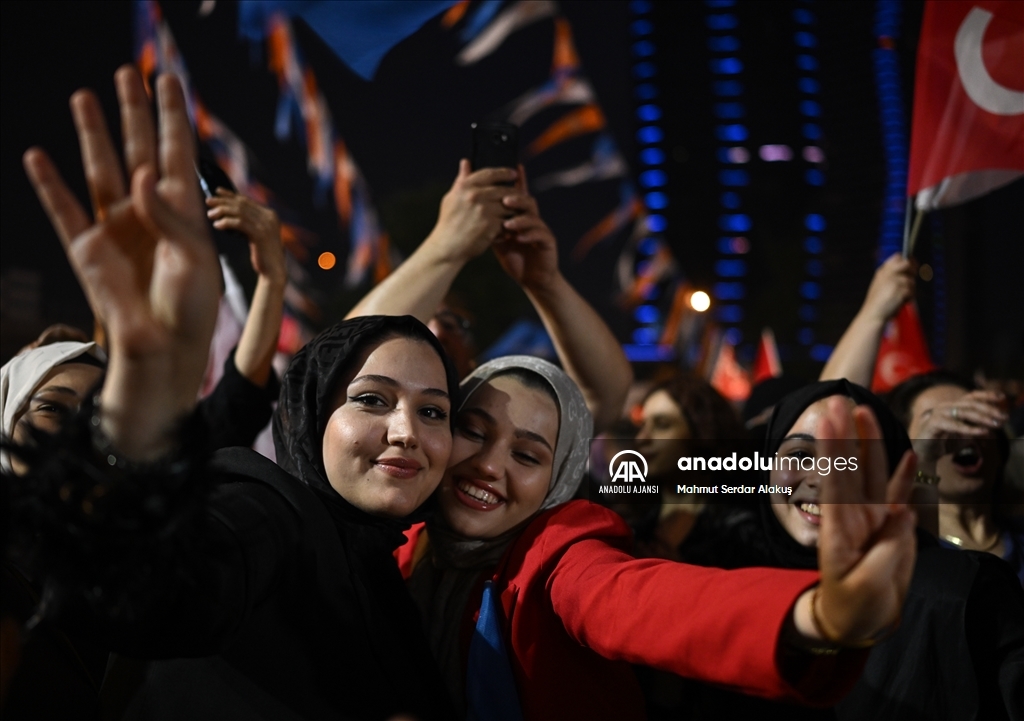 Cumhurbaşkanı Erdoğan'ın seçim başarısı kutlanıyor