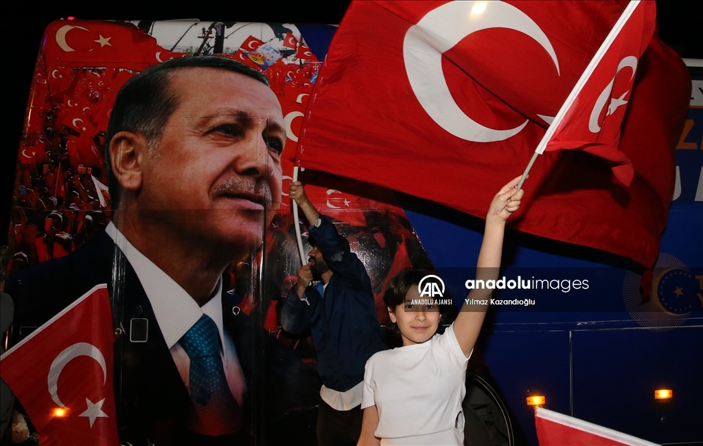 Cumhurbaşkanı Erdoğan'ın seçim başarısı kutlanıyor