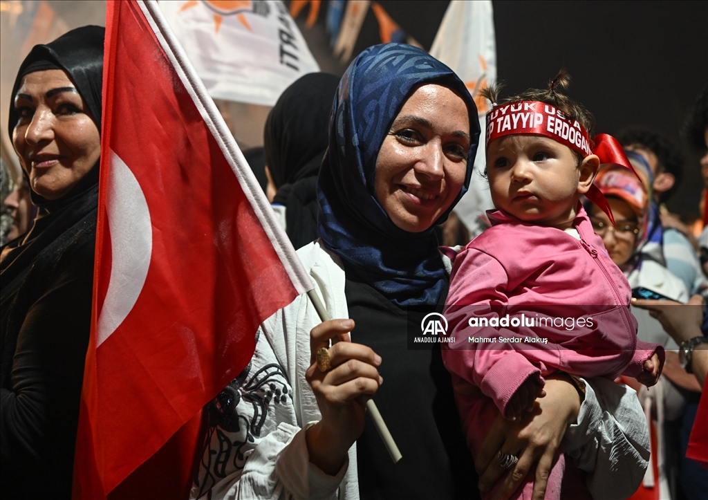 Cumhurbaşkanı Erdoğan'ın seçim başarısı kutlanıyor