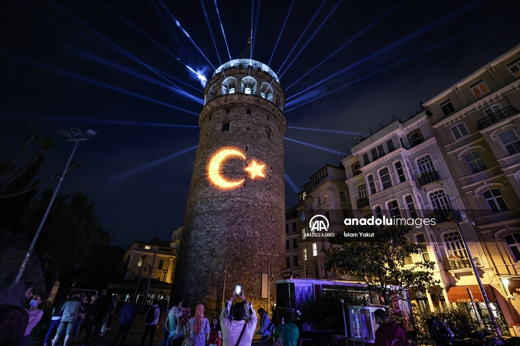 İstanbul'un fethinin 568. yıl dönümü görsel şölenle kutlandı
