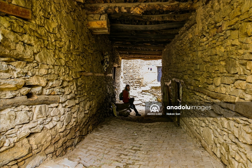 Bitlis'teki tarihi taş evler doğaseverlerin gözde rotalarından biri oldu