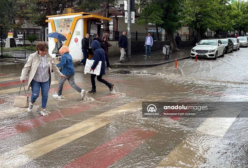 Kırıkkale kent merkezinde sağanak etkili oldu