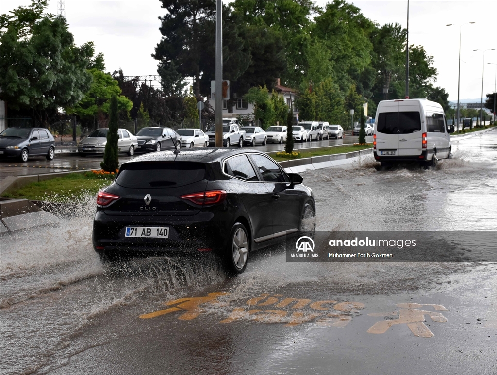 Kırıkkale kent merkezinde sağanak etkili oldu