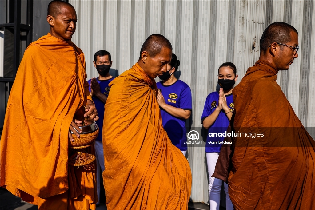 Endonezya'da Budist Keşişlerin Vesak Festivali Kutlaması