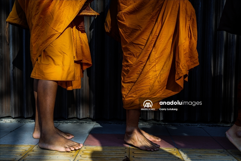 Endonezya'da Budist Keşişlerin Vesak Festivali Kutlaması