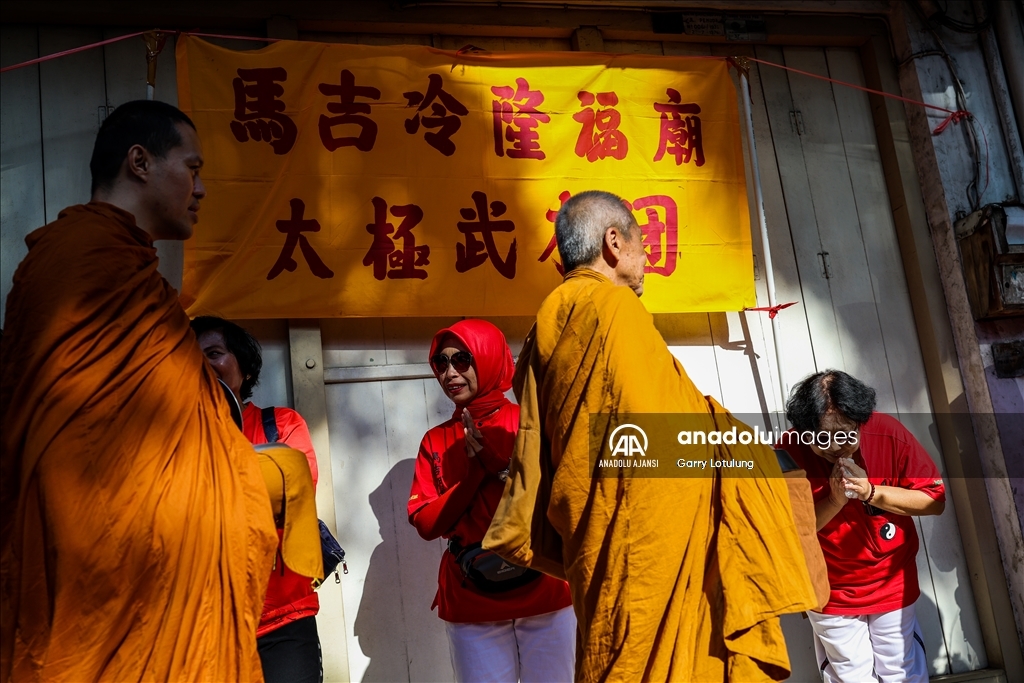 Endonezya'da Budist Keşişlerin Vesak Festivali Kutlaması