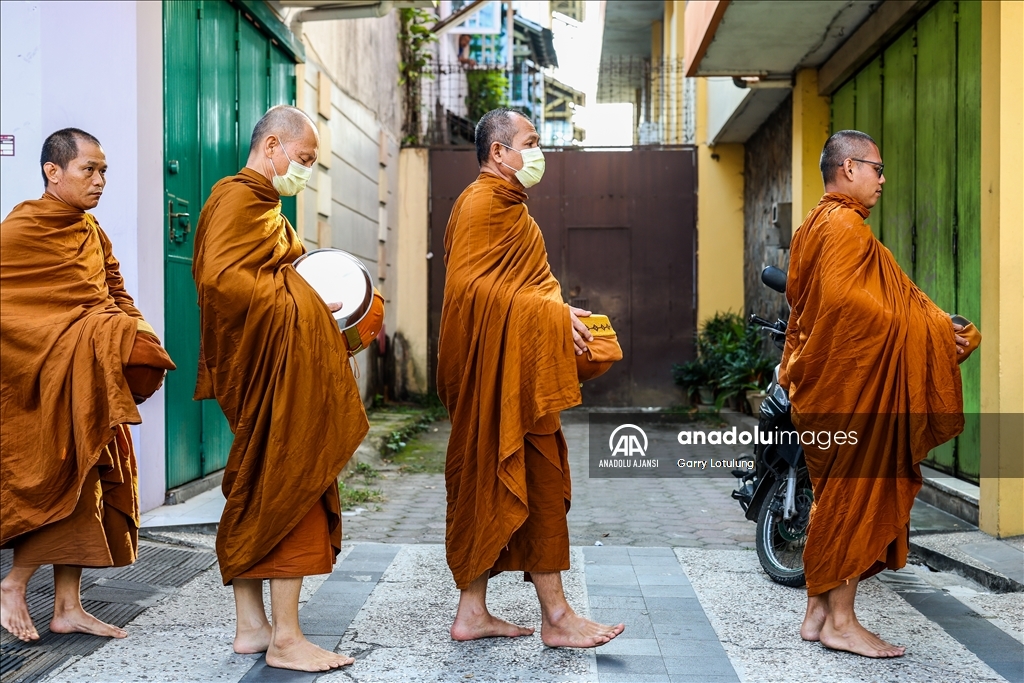 Endonezya'da Budist Keşişlerin Vesak Festivali Kutlaması