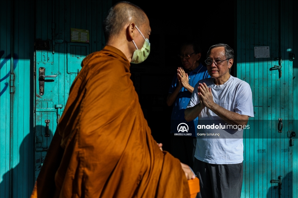 Endonezya'da Budist Keşişlerin Vesak Festivali Kutlaması