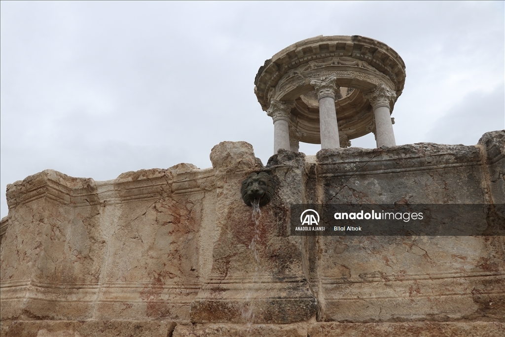 Kibyra'da ayağa kaldırılan anıtsal çeşmeden 1300 yıl sonra su akıyor 