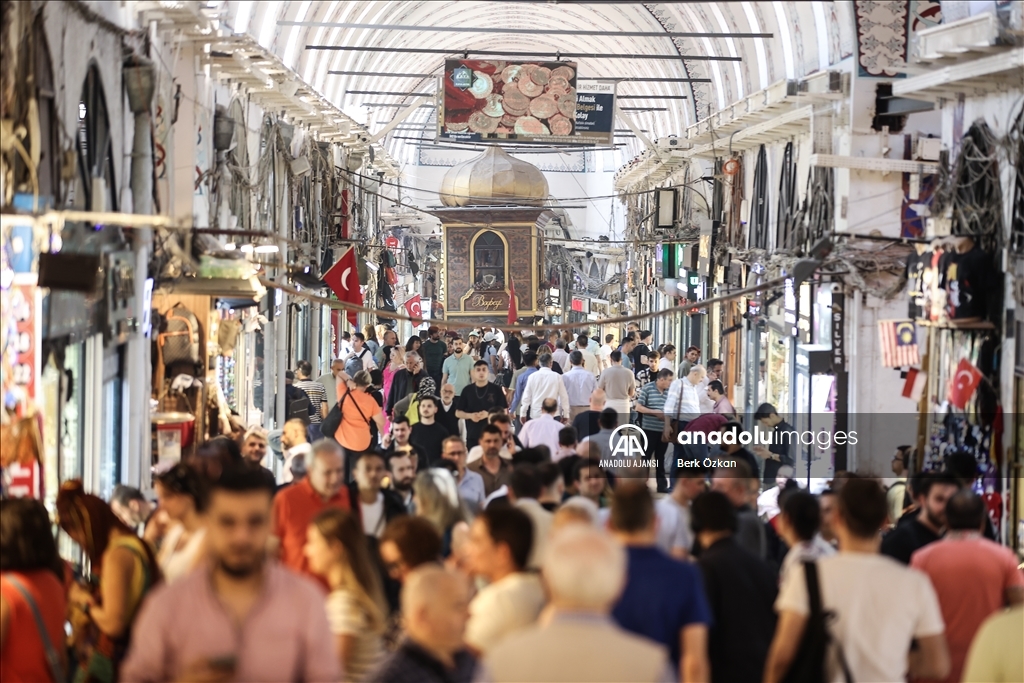 Tarihi Yarımada'da turist yoğunluğu
