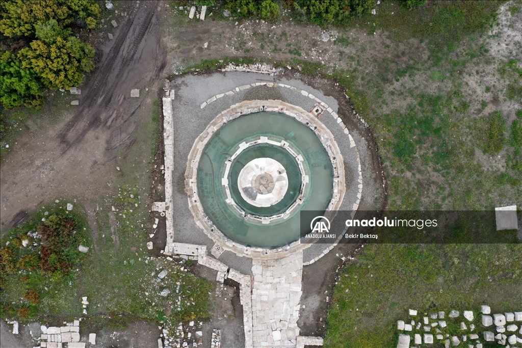Kibyra'da ayağa kaldırılan anıtsal çeşmeden 1300 yıl sonra su akıyor 