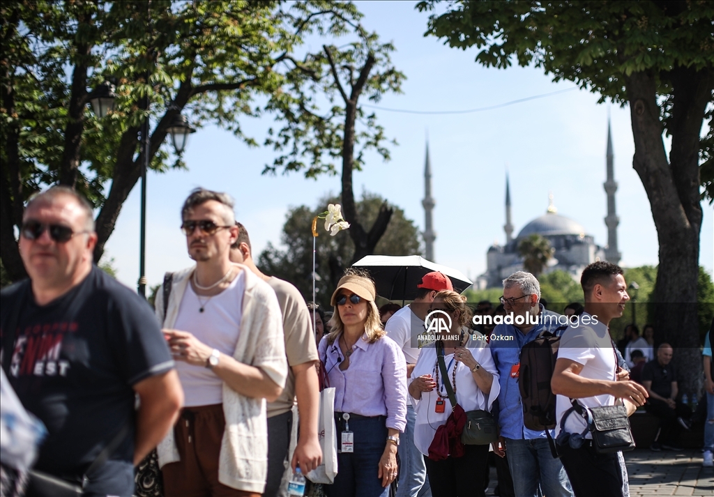 Tarihi Yarımada'da turist yoğunluğu