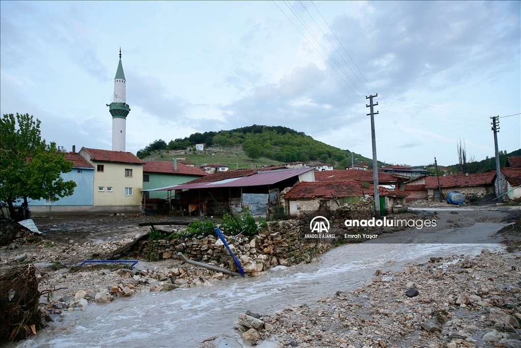 Eskişehir'de kuvvetli yağış sele neden oldu