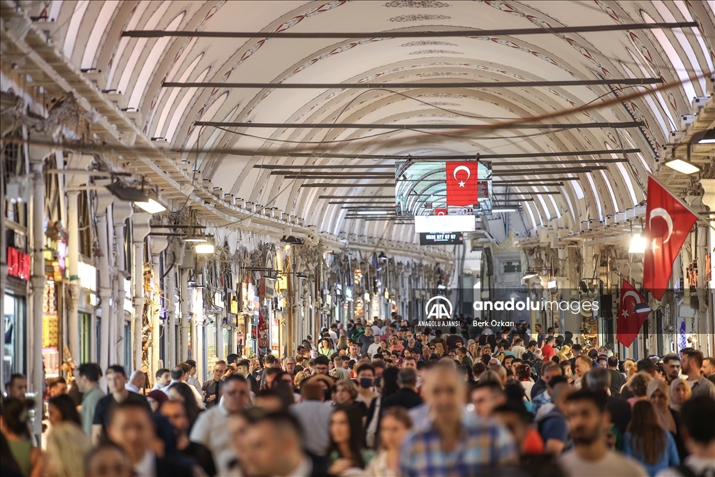 Tarihi Yarımada'da turist yoğunluğu