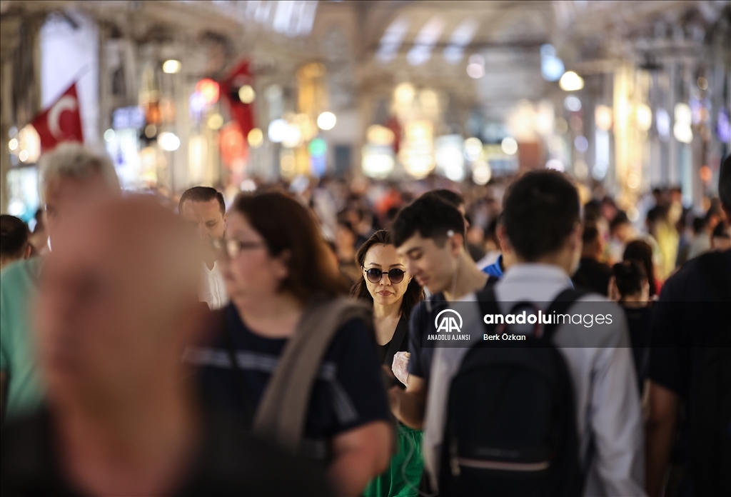 Tarihi Yarımada'da turist yoğunluğu