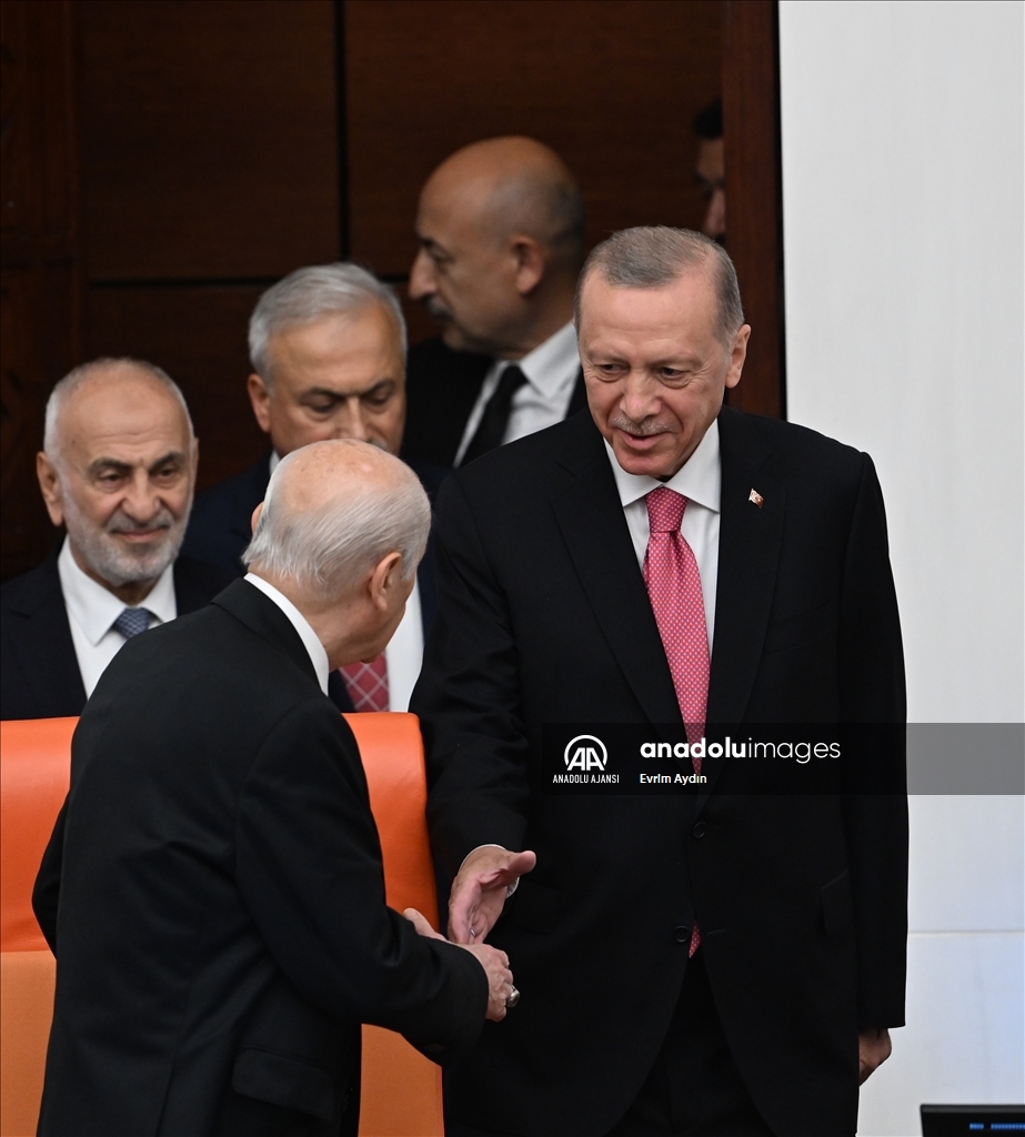 Cumhurbaşkanı Erdoğan, Bahçeli'den mazbatasını aldı