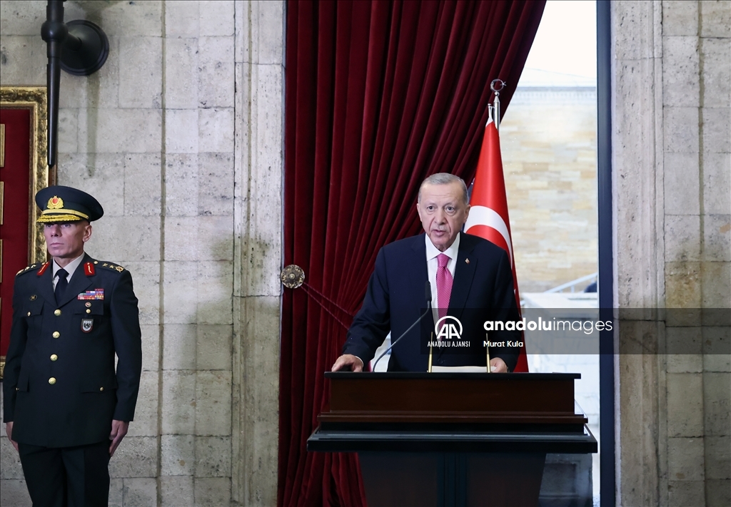 Cumhurbaşkanı Recep Tayyip Erdoğan Anıtkabir'de