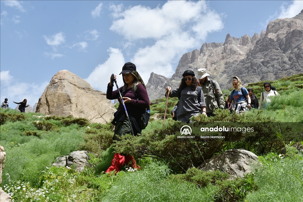 گەشتی سروشتدۆستان بۆ دۆڵی دۆزەخ و بەهەشت و چیای جیلۆ لە هەکاری
