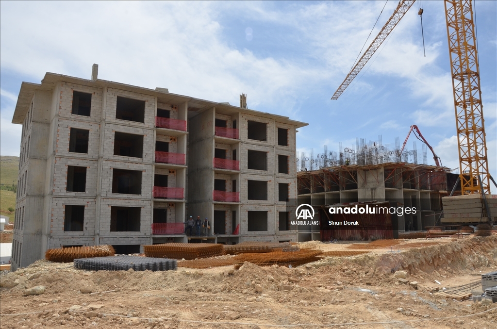 Afşin'de deprem konutları yükseliyor