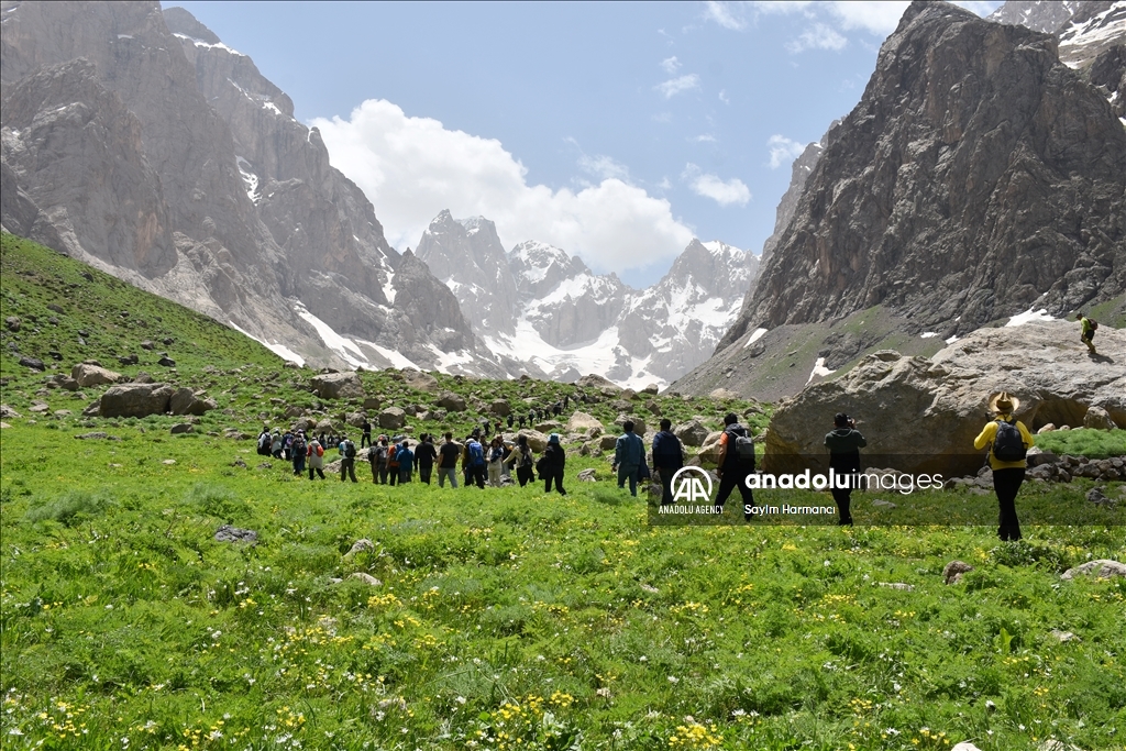 گەشتی سروشتدۆستان بۆ دۆڵی دۆزەخ و بەهەشت و چیای جیلۆ لە هەکاری