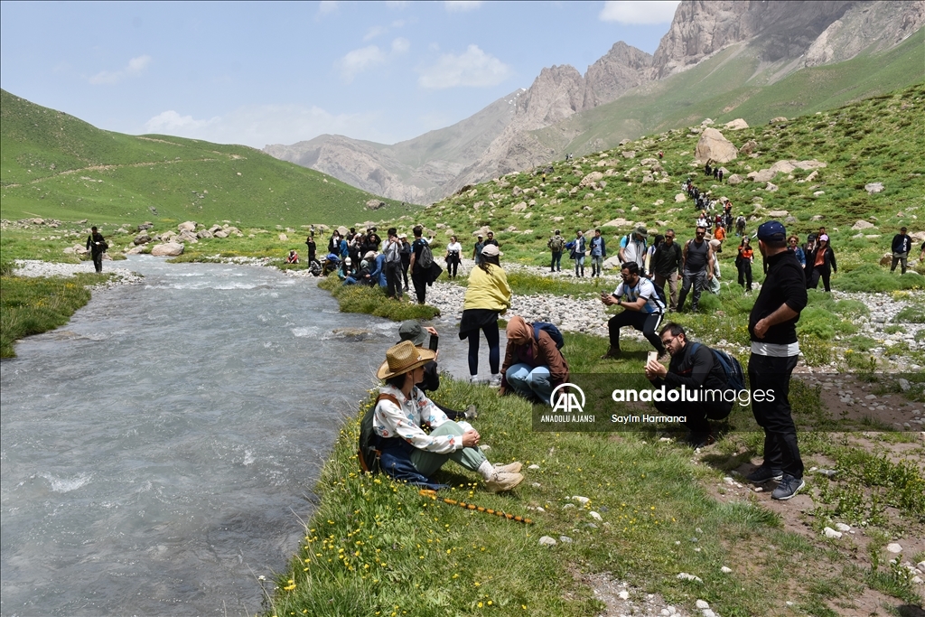 Doğaseverler Cilo buzullarına çıktı, Cennet Cehennem Vadisi'nde yürüdü