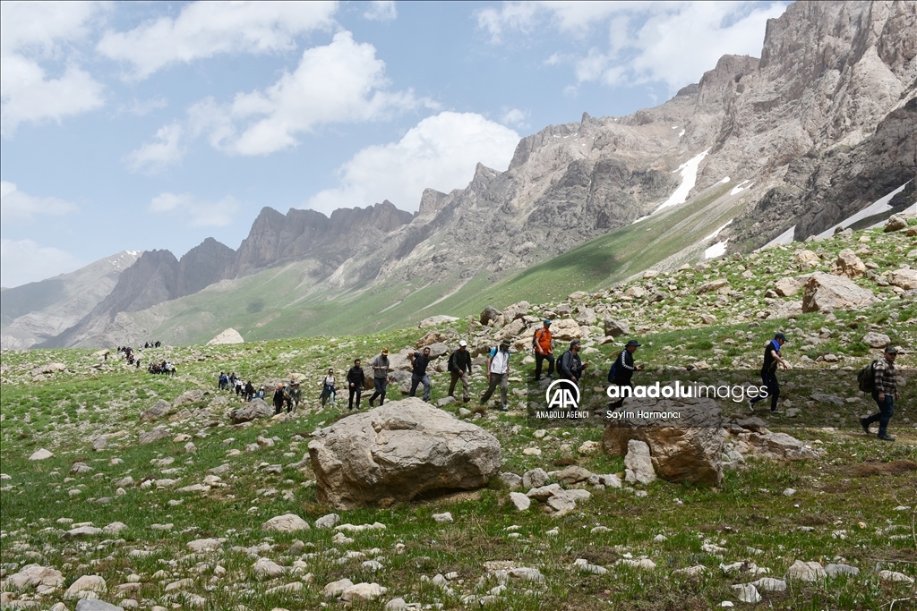 گەشتی سروشتدۆستان بۆ دۆڵی دۆزەخ و بەهەشت و چیای جیلۆ لە هەکاری