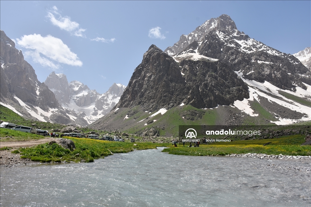 گەشتی سروشتدۆستان بۆ دۆڵی دۆزەخ و بەهەشت و چیای جیلۆ لە هەکاری