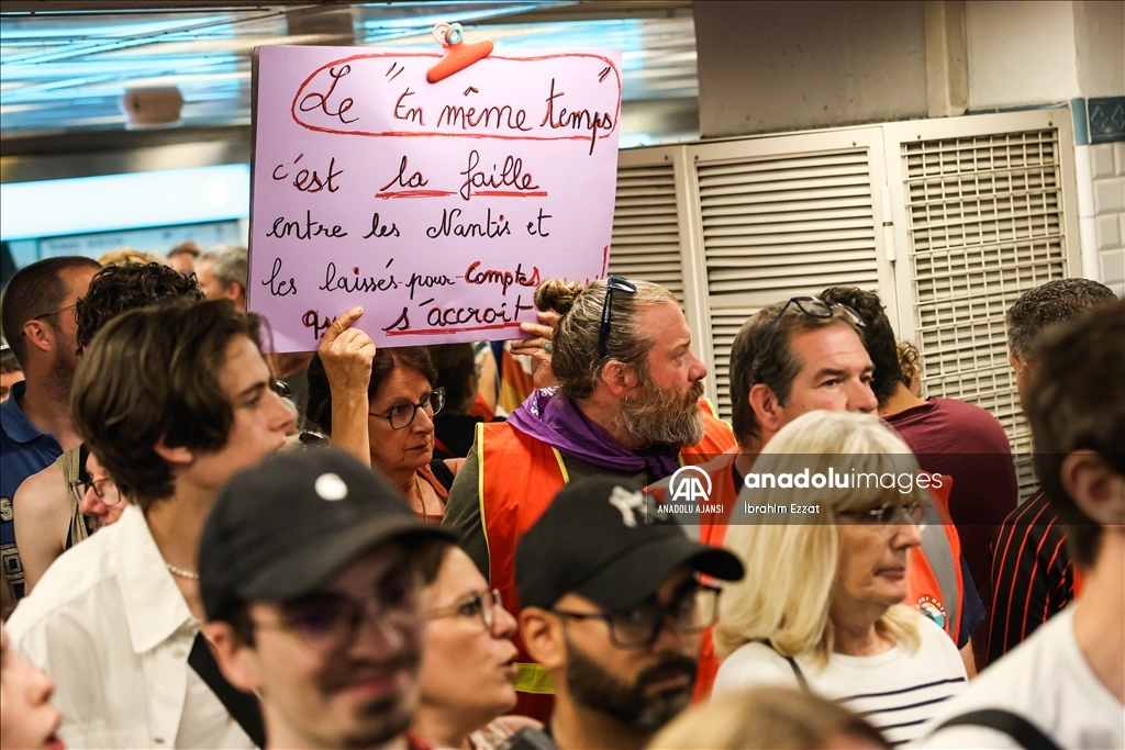Fransa'da emeklilik yaşını yükselten reforma karşı ülke genelinde protesto