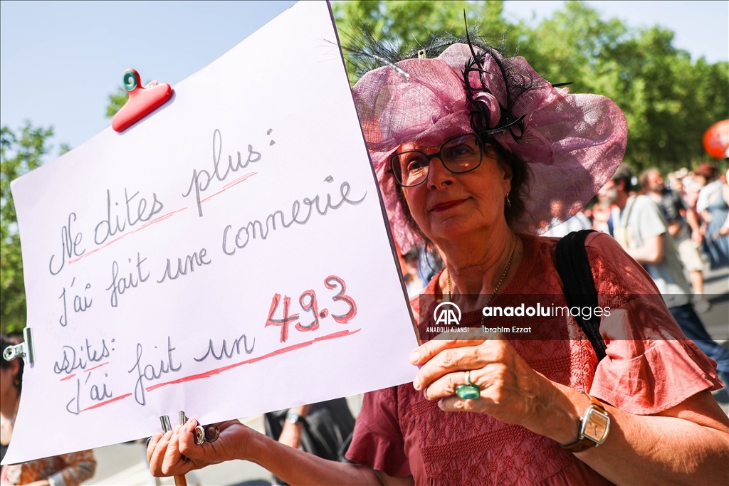 Fransa'da emeklilik yaşını yükselten reforma karşı ülke genelinde protesto