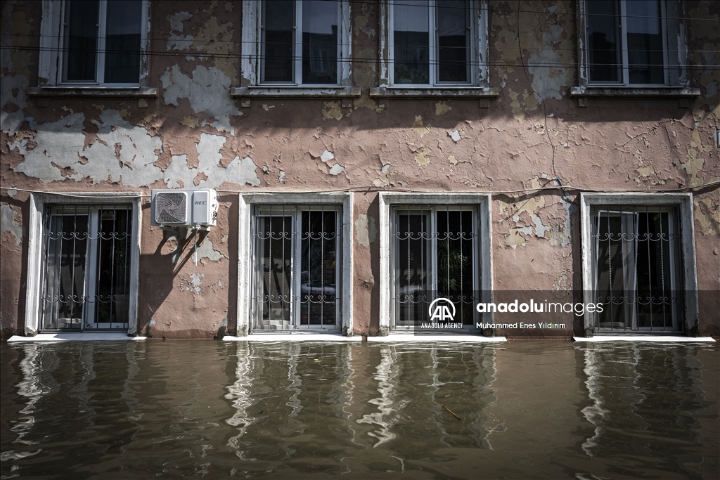 Evacuations continue from Kherson’s flooded areas after explosion at dam