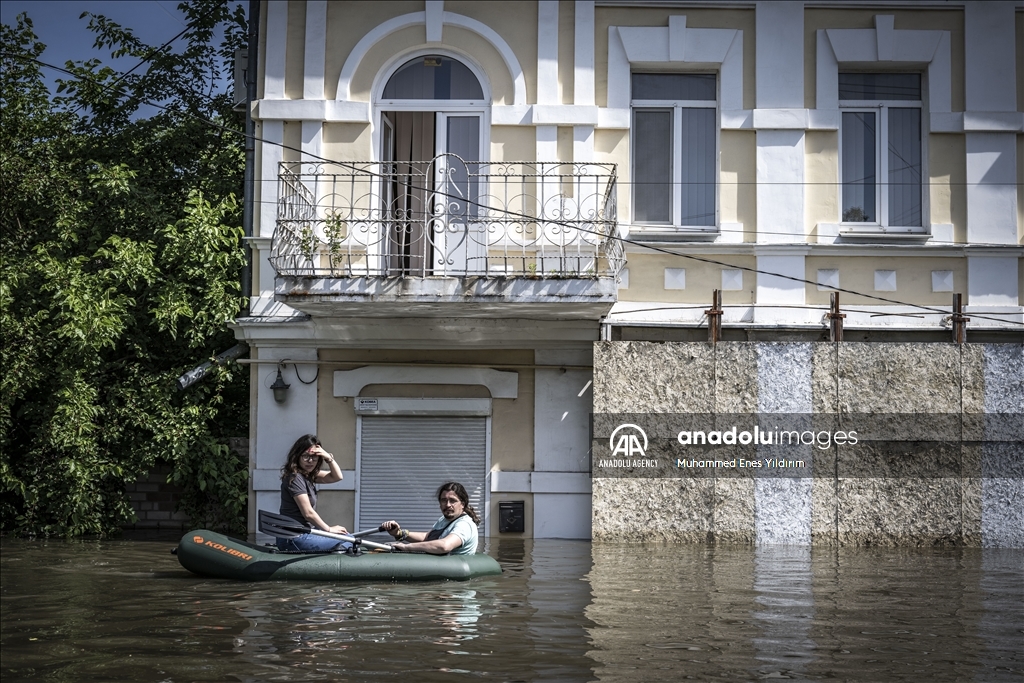 Evacuations continue from Kherson’s flooded areas after explosion at dam