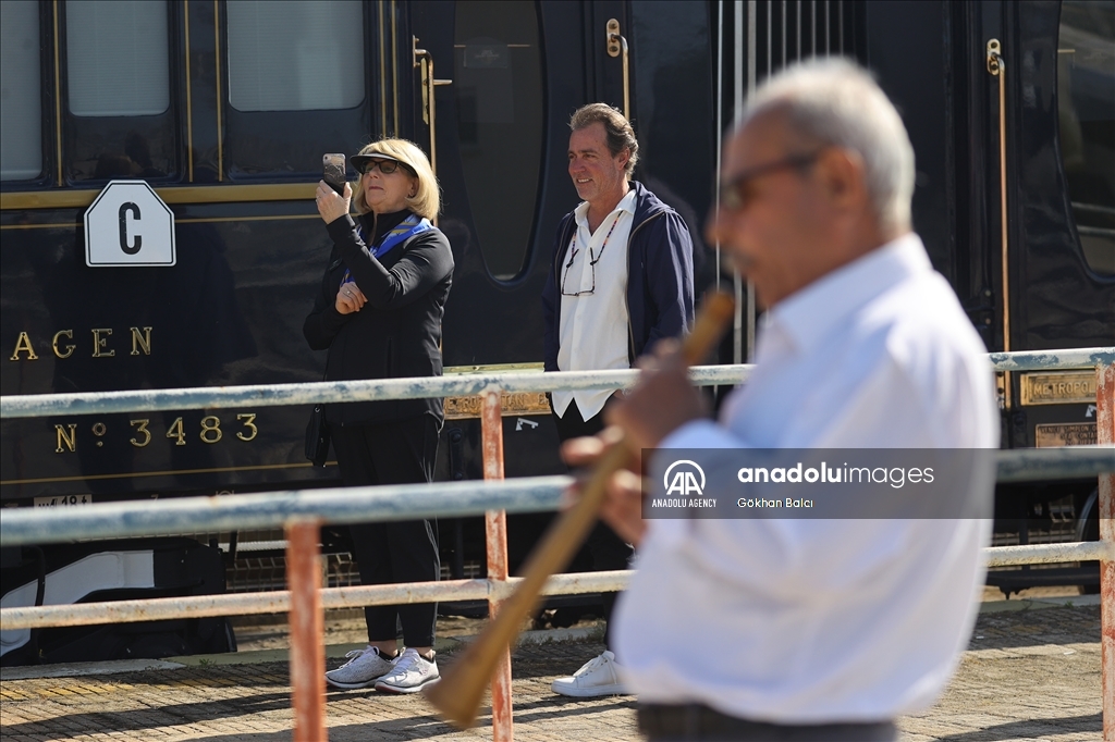 Orient Express from Paris arrives in Turkiye