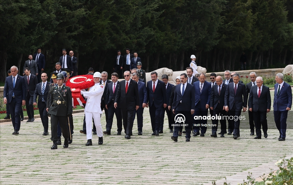 Presiden Erdogan dan anggota kabinet baru kunjungi Anitkabir