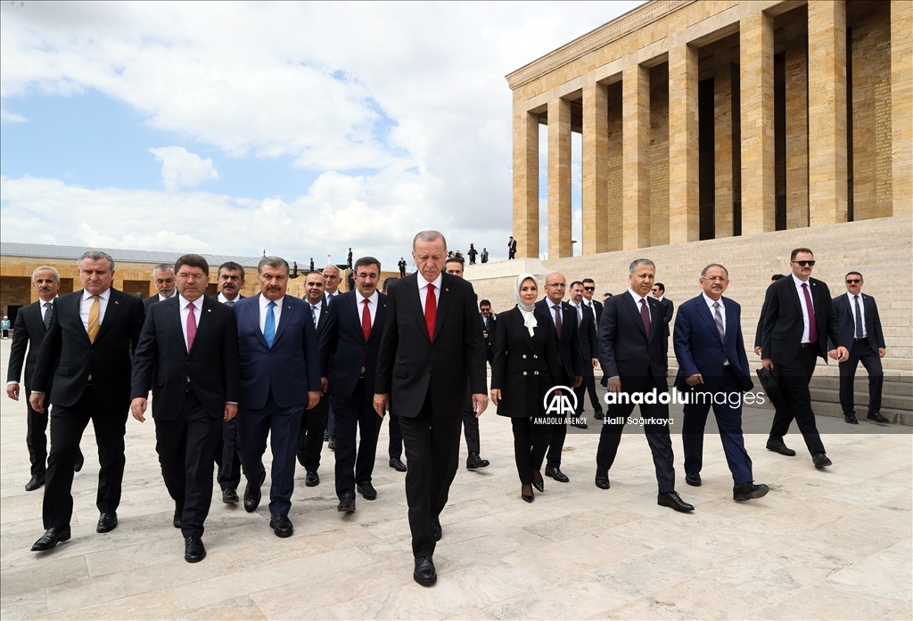 Presiden Erdogan dan anggota kabinet baru kunjungi Anitkabir