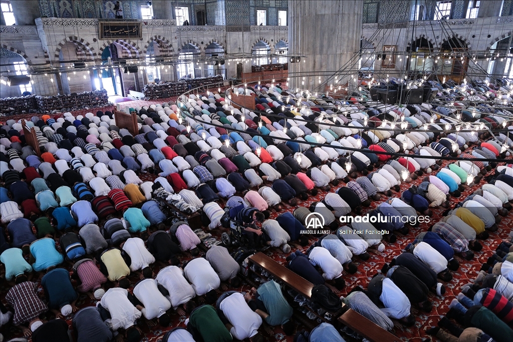 Sultanahmet'te ramazan ayının son cuma namazı