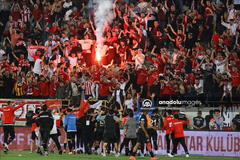 Süper Lig'e yükselen Pendikspor kupasını aldı
