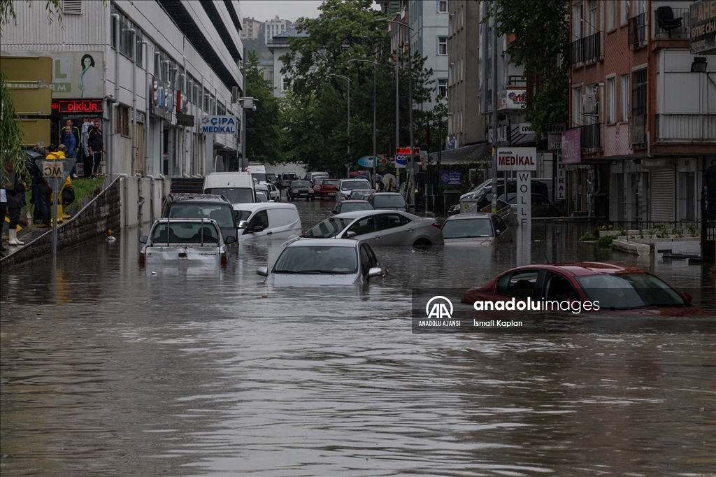Başkentte kuvvetli sağanak etkili oluyor