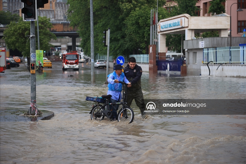 Başkentte kuvvetli sağanak etkili oluyor