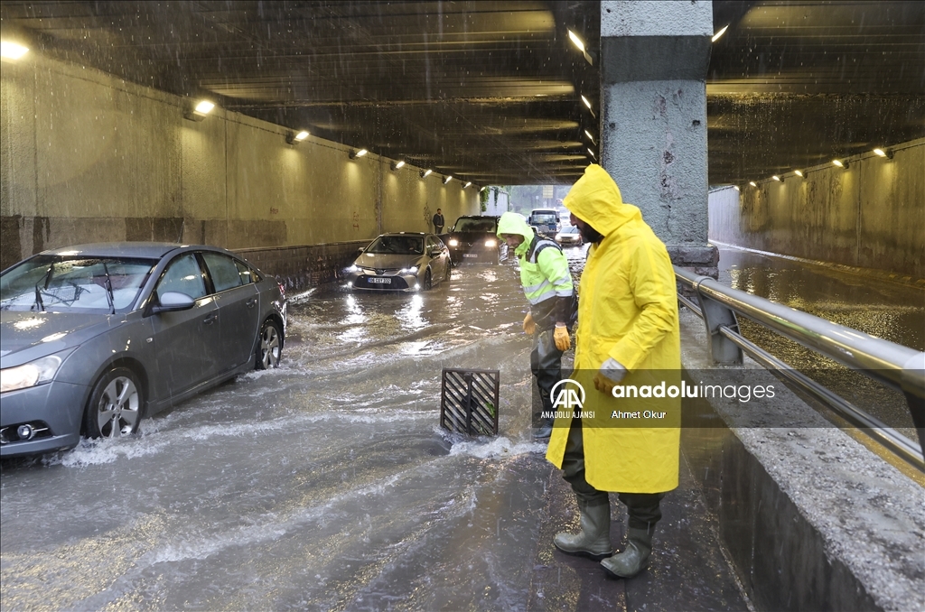 Başkentte kuvvetli sağanak etkili oldu 