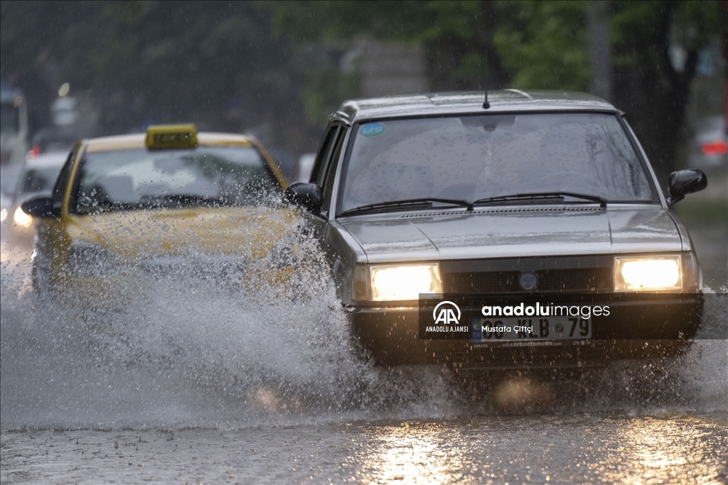Başkentte kuvvetli sağanak etkili oluyor