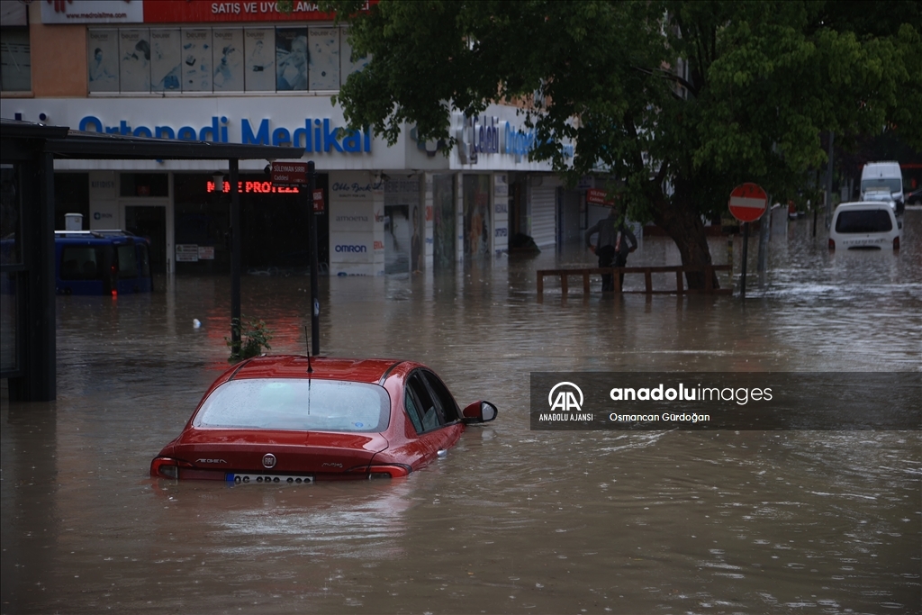 Başkentte kuvvetli sağanak etkili oluyor