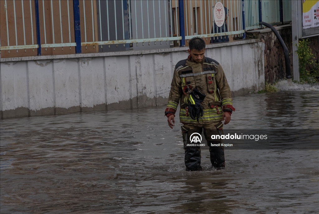 Başkentte kuvvetli sağanak etkili oluyor